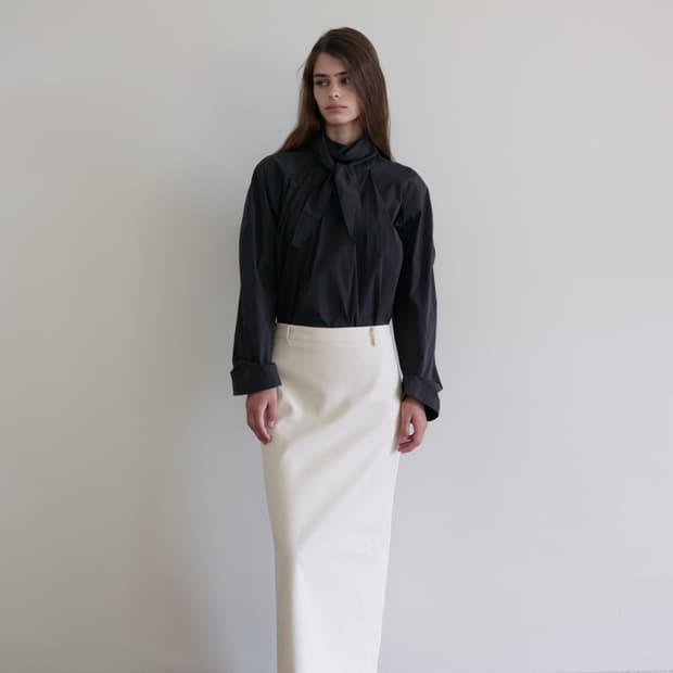 아르토 Draped Half-Neck Tie Blouse_Charcoal