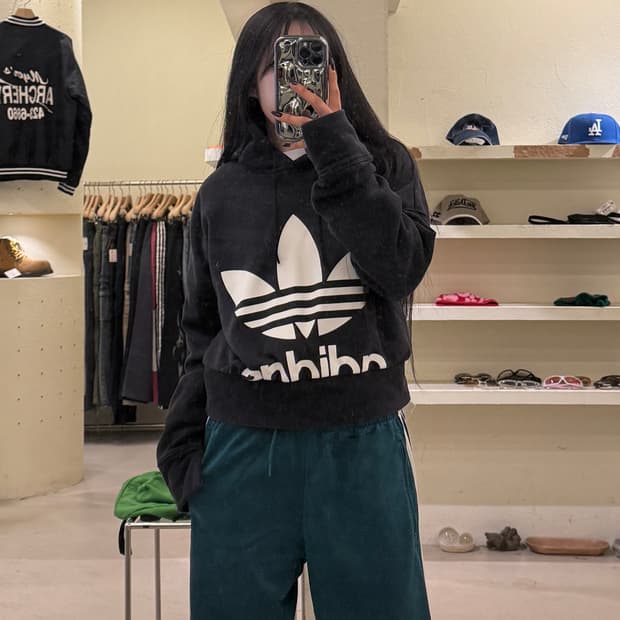 아디다스 오리지널스 트레포일 크롭 후드 U1144