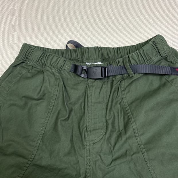 그라미치 백새틴 루즈 테이퍼드 팬츠