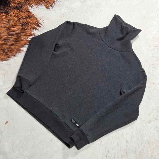 노스페이스 챠콜 하이넥 맨투맨