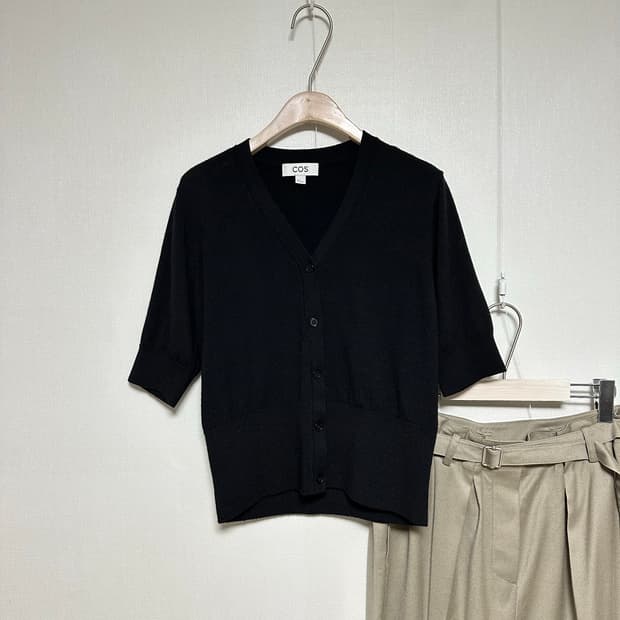 COS 반팔 울 가디건