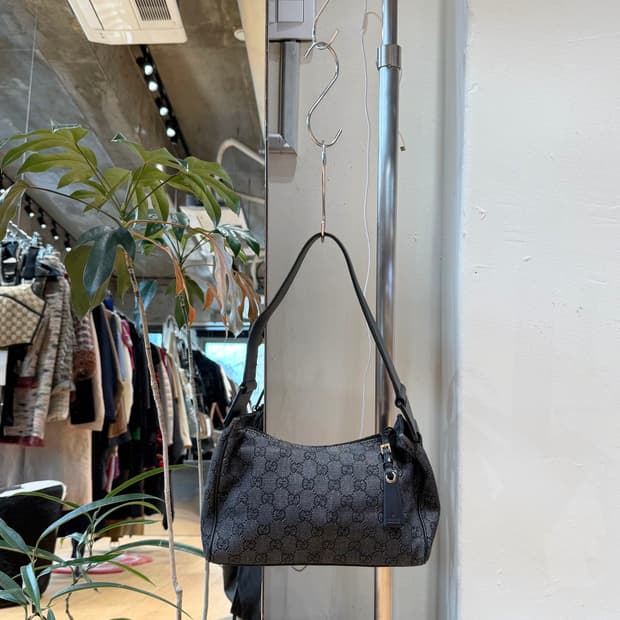 구찌 블랙 캔버스 GG 숄더백 