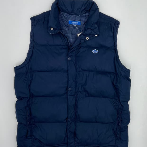 아디다스 스몰로고 패딩 베스트