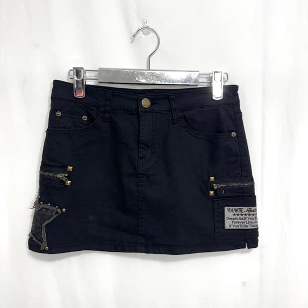 Patch detail mini skirt