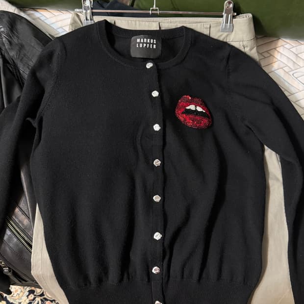 마커스 루퍼 블랙 입술 가디건 S