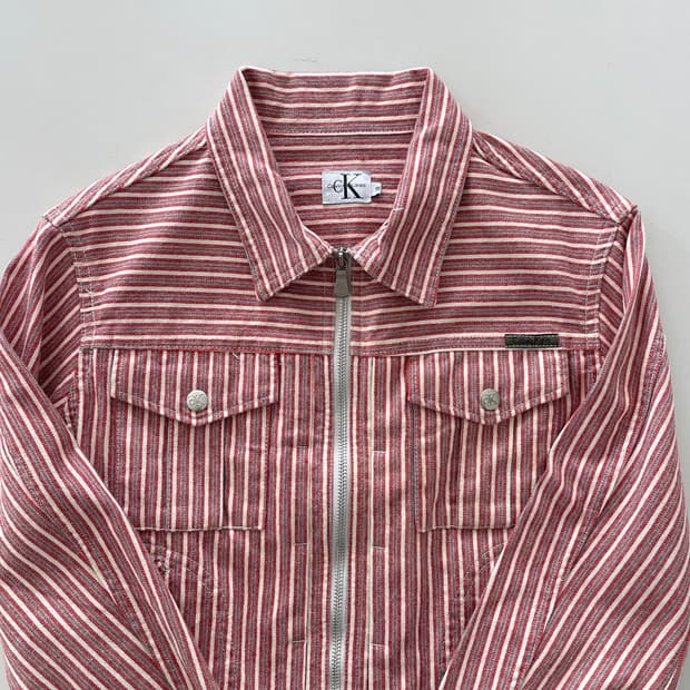 캘빈클라인 레드 스트라이프 크롭 데님 집업 자켓