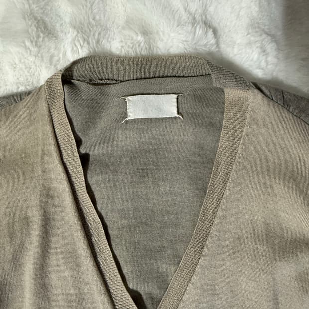 [OS] 마틴 마르지엘라 04fw 블랭크탭 가디건 베이지