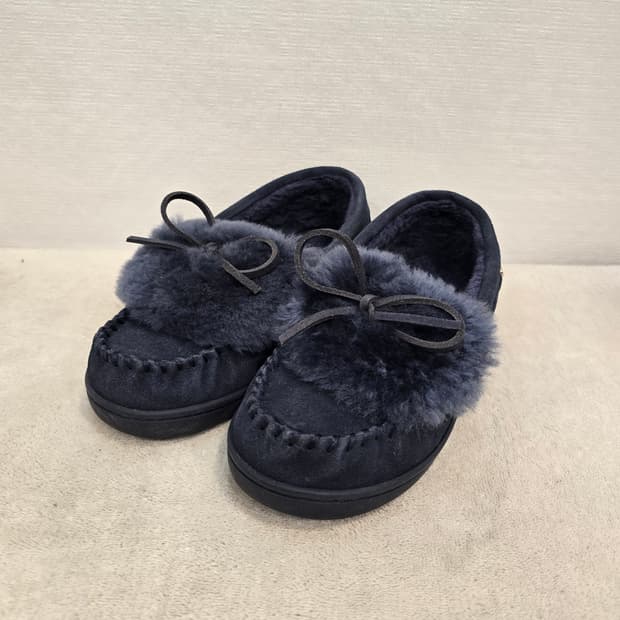 베어파우 여성 퍼 모카신 네이비 240