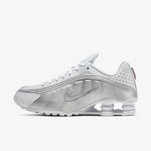 나이키 샥스 화이트 메탈릭 실버