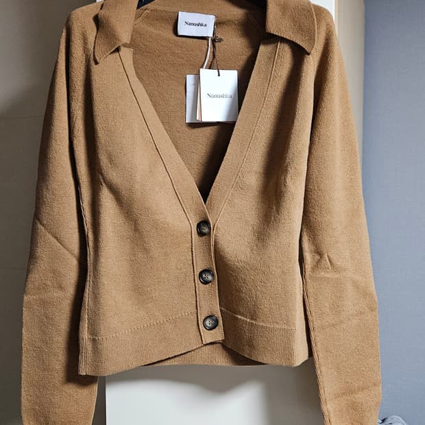 나누슈카 가디건 니트 정품 신품 80만짜리