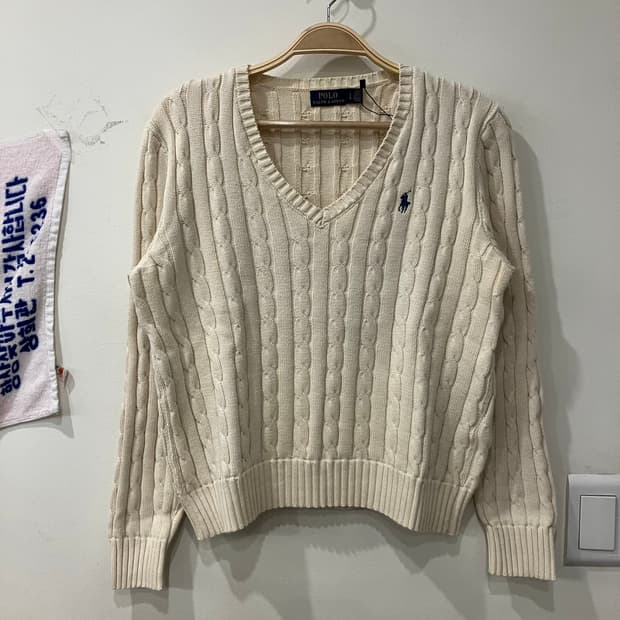 558 폴로 브이넥 꽈배기 니트