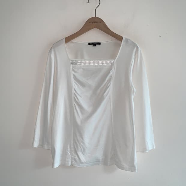 Pearl Neck Sleeve T