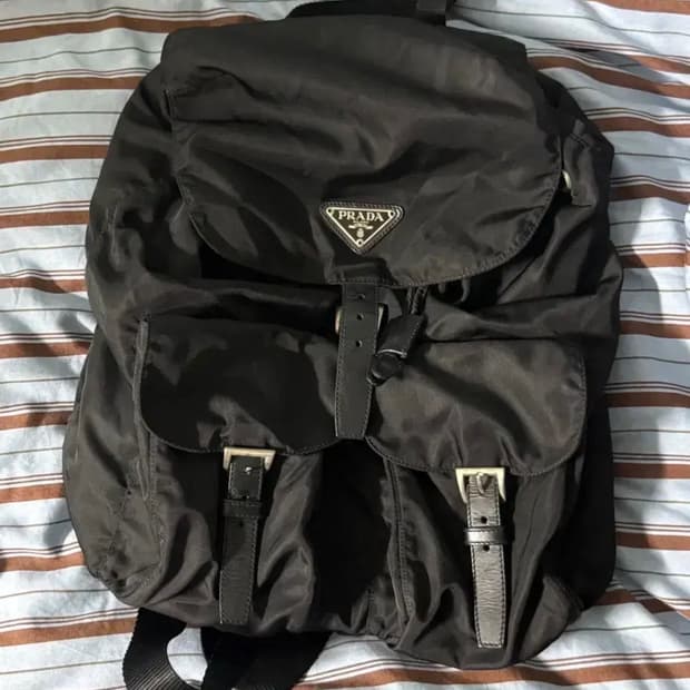 정품 프라다 백팩 미디움 사이즈