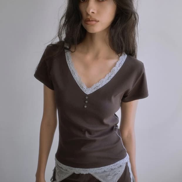 포르테나 LACE TRIM V-NECK T-SHIRT-BROWN