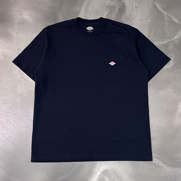  단톤 로고 포켓 반팔티 y16156