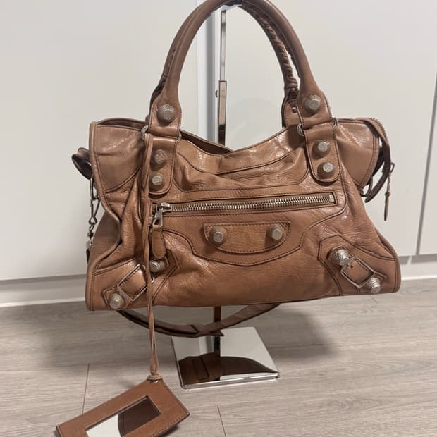 발렌시아가 자이언트 모터백 미디움 은장 베이지브라운 상태A-