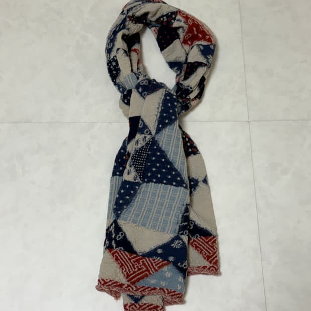 캐피탈 컬리 울 인디고 크랙 해피 스카프