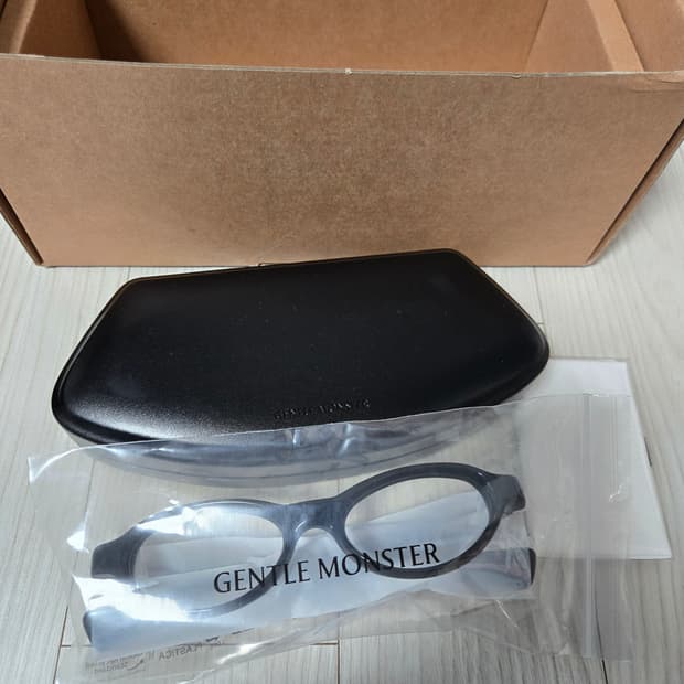 젠틀몬스터 오드 01 안경 