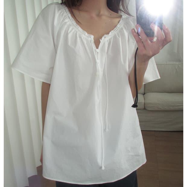 Demely 드멜리 Clean Lace Blouse 블라우스