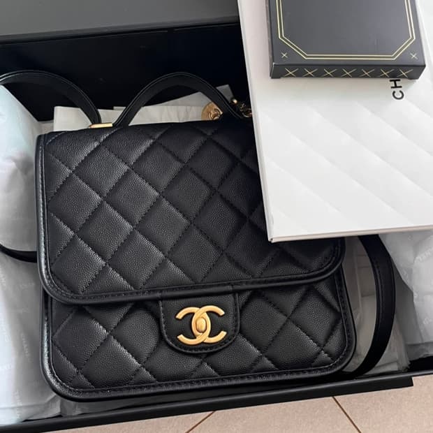 샤넬 백팩 블랙 새상품