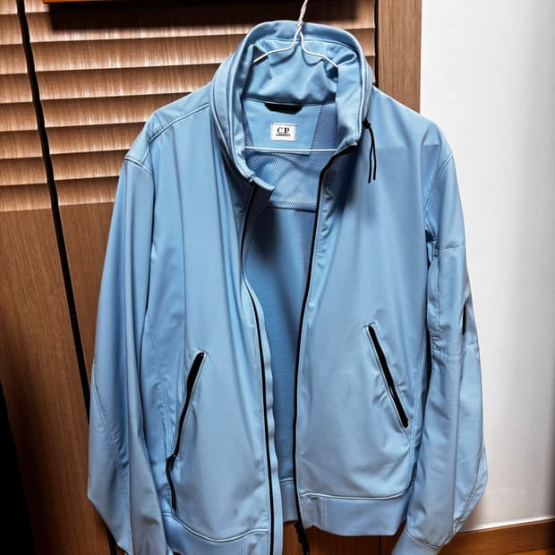 Cp컴퍼니 바람막이 하늘계