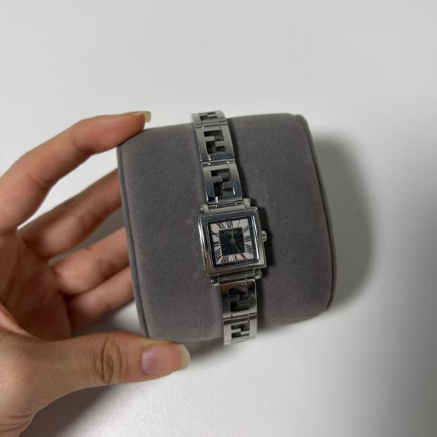 펜디 FENDI 뉴 콰트로 메탈 시계