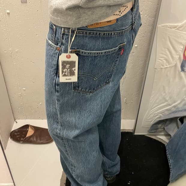 [33x32] levis 550