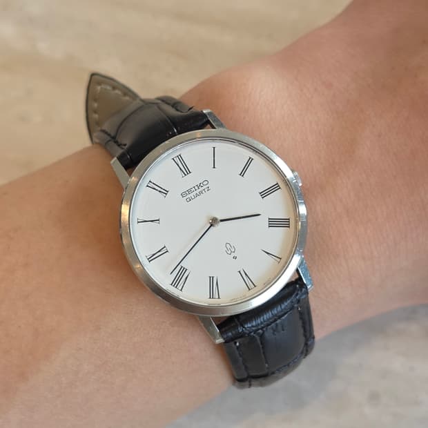 70s 빈티지 세이코 4130 라운드 프레임 쿼츠 시계