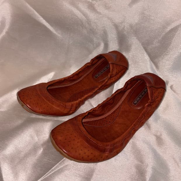Vintage brown driving flats