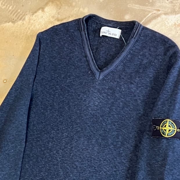 100 스톤아일랜드 패치와펜 브이넥 니트