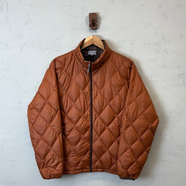 미즈노 자수 로고 다이아몬드 퀼팅 다운 경량패딩