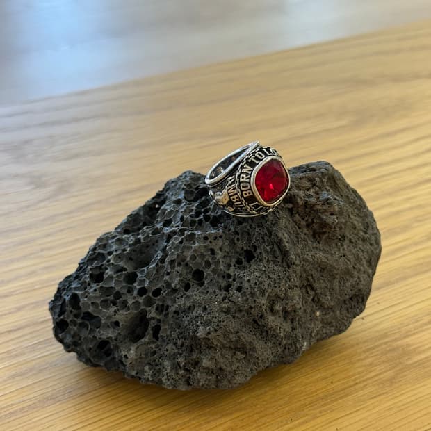 앰부쉬 class signet ring