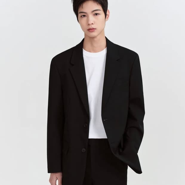 무신사 스탠다드 오버핏 블레이저 블랙 (정가 6.5만원)