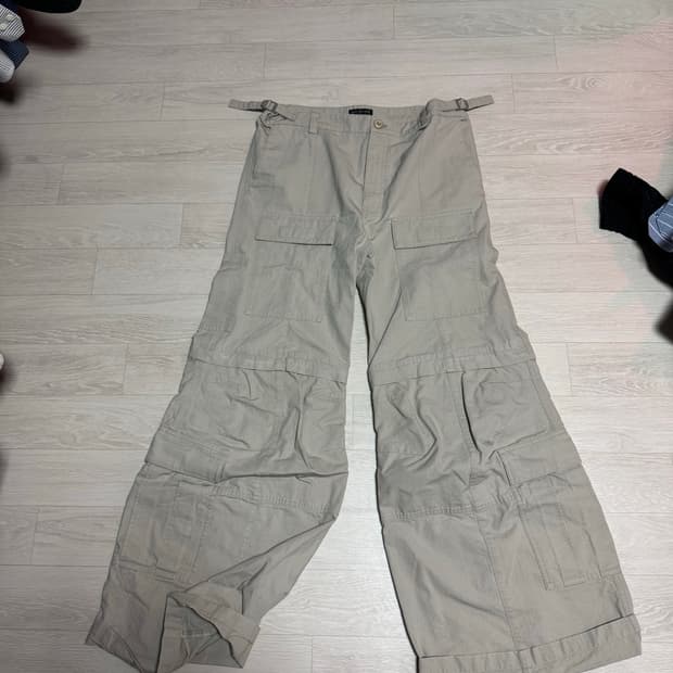 발렌시아가 립스탑 플레어 카고