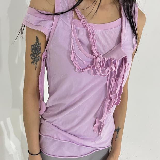 Damage layered sleeveless top