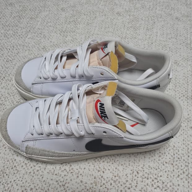 나이키 블레이저 로우 플랫폼 245mm