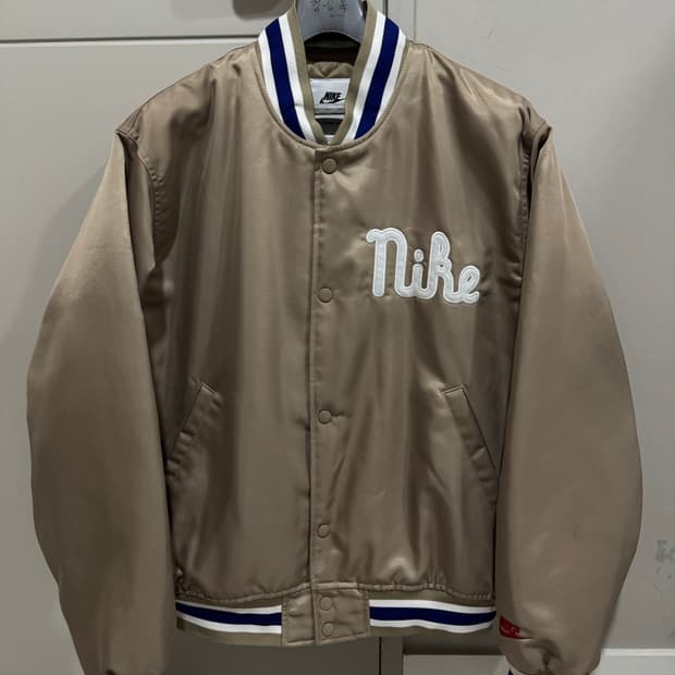 나이키 덕아웃 루즈 사틴 바시티 자켓 L