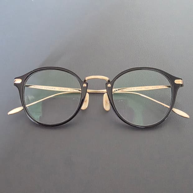 유이치 토야마의 UFO-028 안경입니다