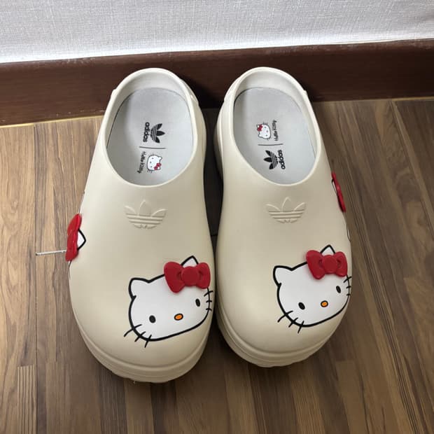 아디다스 헬로키티 뮬 아디폼