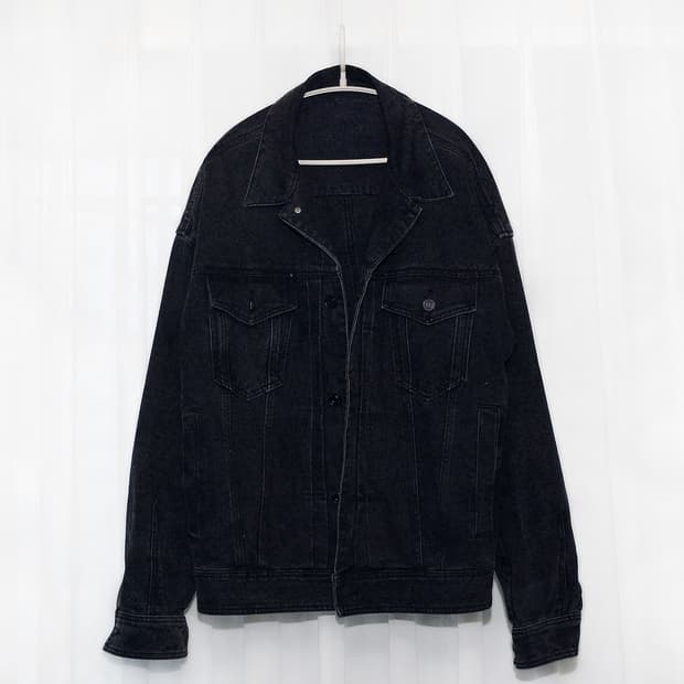 준지 (junn.j) 흑청 데님 사이드지퍼 트러커 자켓 (48/105+)