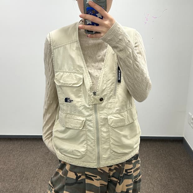 The north face 노스페이스 블랙로고 아이보리 유틸리티 베스트