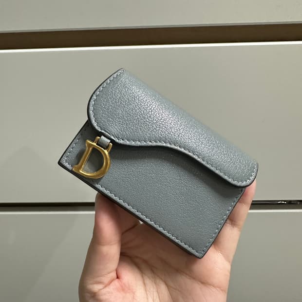 디올 디올 새들 플랩 카드지갑 블루그레이