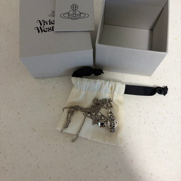 팔라스 비비안웨스트우드 목걸이