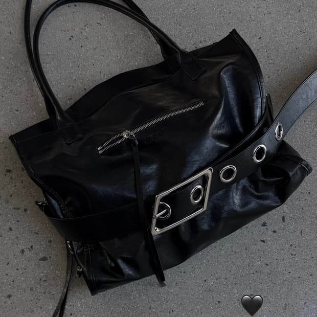 오도어 ARC 레더 숄더백