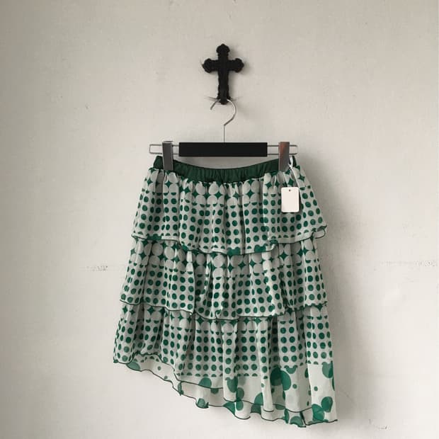 Dot pattern layer unbalanced skirt