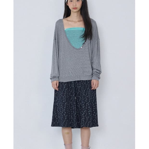 호쿠스포쿠스 Essential Stripe Deep V-Neck Tee