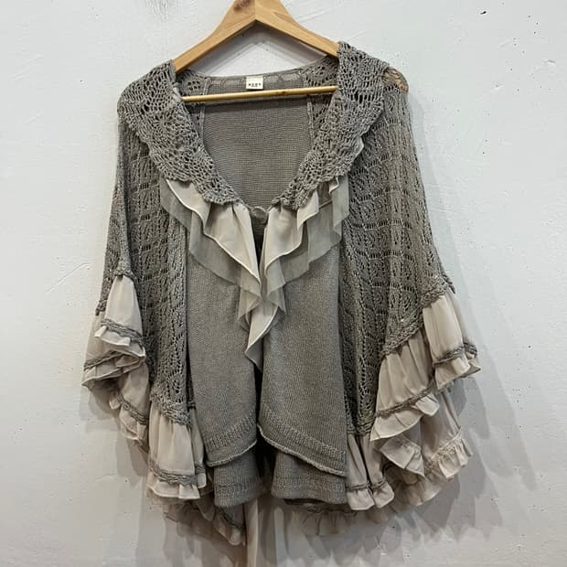 액시즈팜 크로쉐 프릴 케이프 가디건 