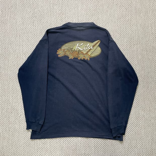 키키 서프 그래픽 백프린트 롱슬리브 티셔츠