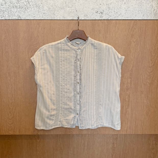 빈티지 슬리브리스 블라우스 스트라이프 패턴 프릴 트리밍 루즈핏 아이보리