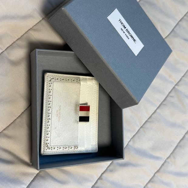 톰브라운 페블 그레인 카프스킨 카드홀더 화이트